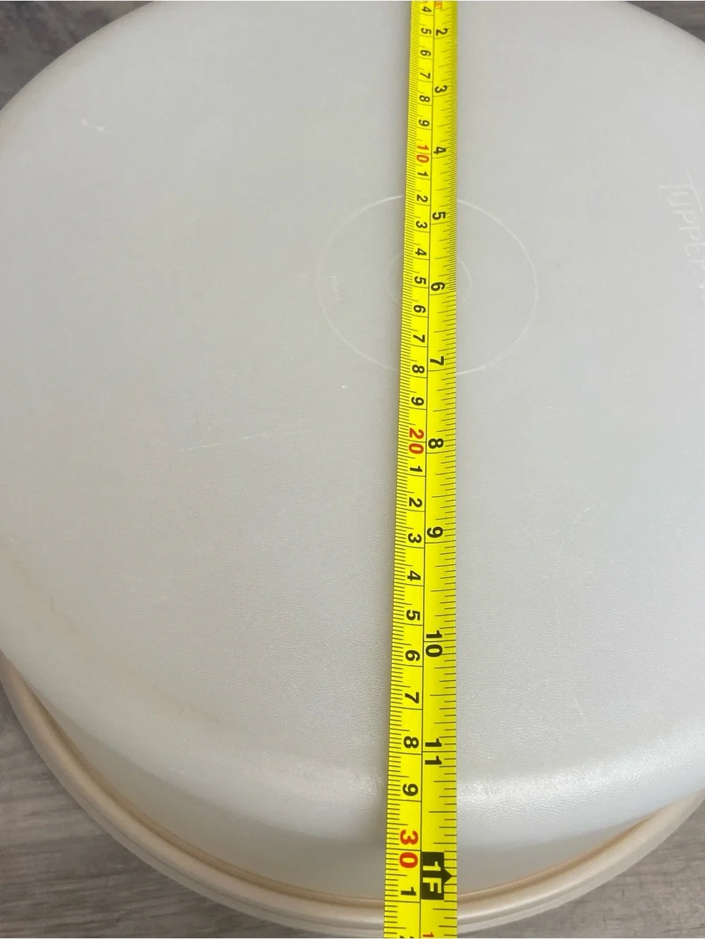 Vintage Tupperware round cake taker with a yellow Harvest Gold plate & sheer lid
